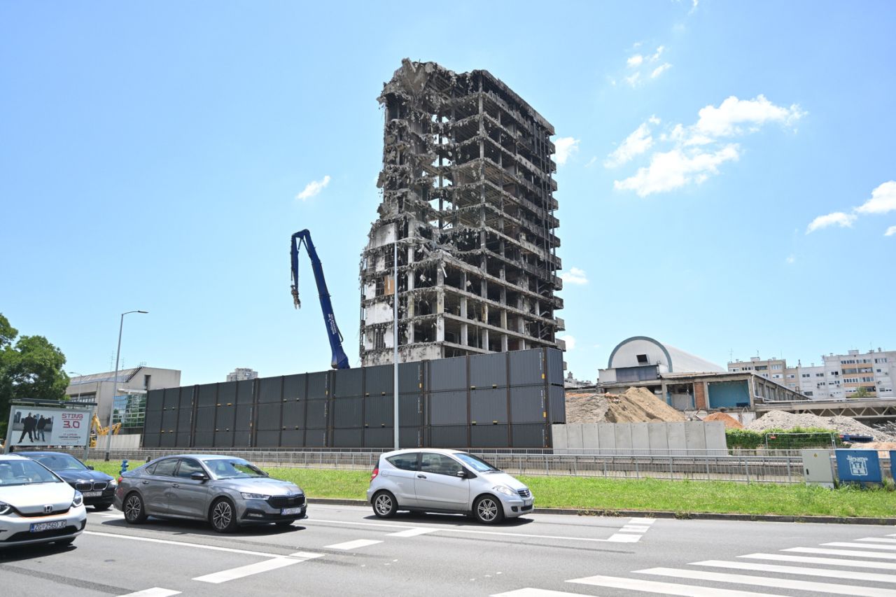 Nastavlja se rusenje zgrade Vjesnika 070626